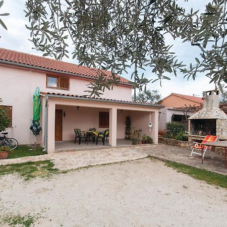 Lovely Apartment In Rovinj With Kitchen Exteriör bild