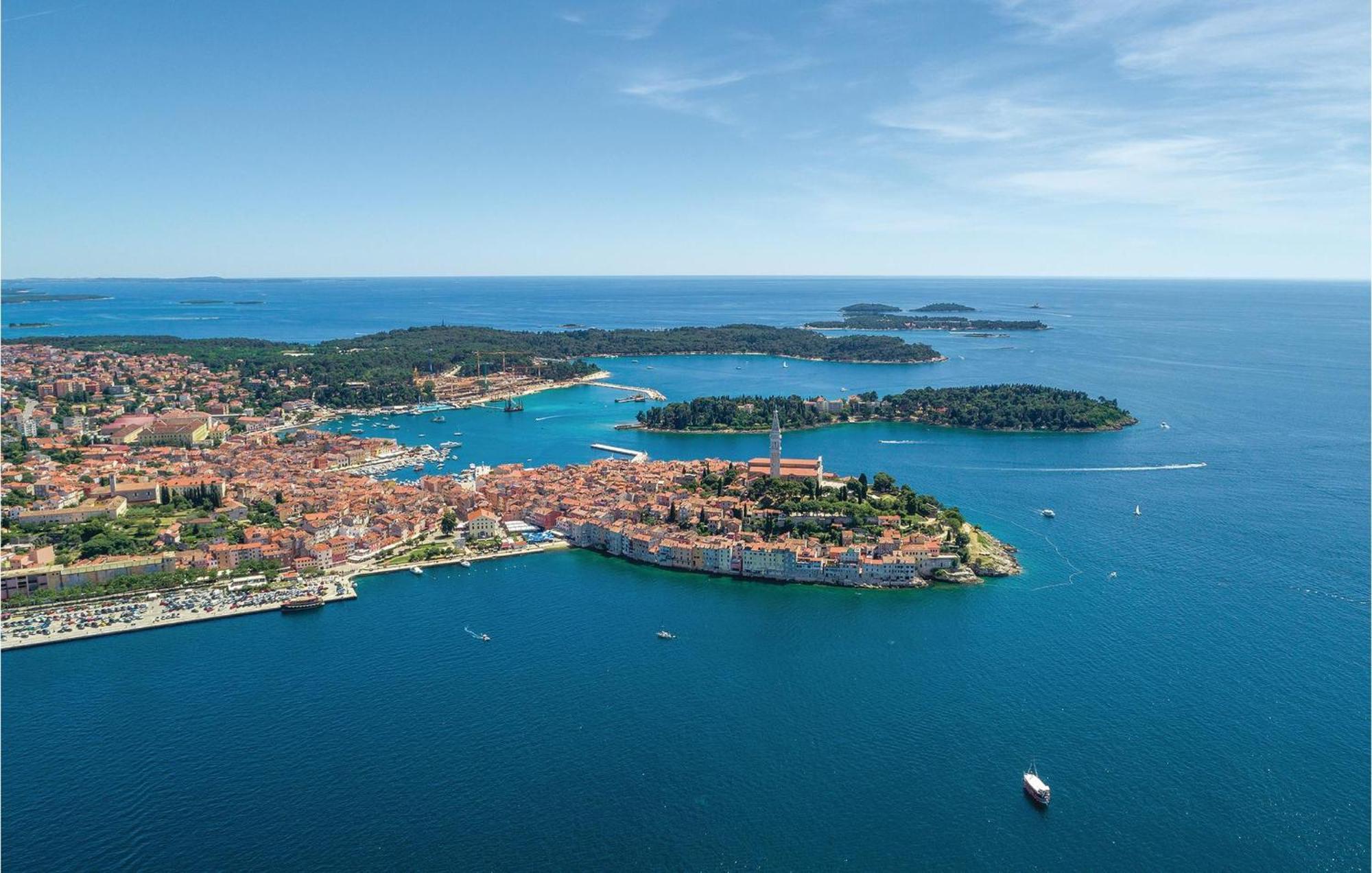 Lovely Apartment In Rovinj With Kitchen Exteriör bild
