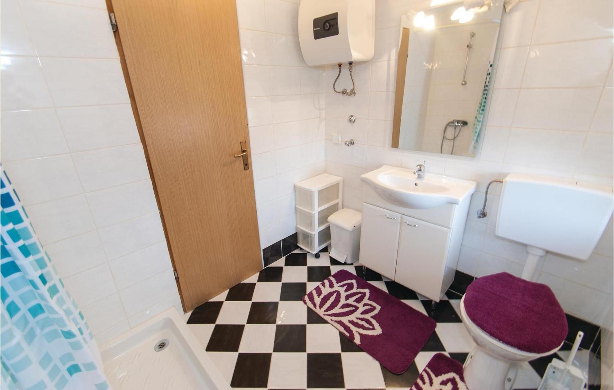 Lovely Apartment In Rovinj With Kitchen Exteriör bild