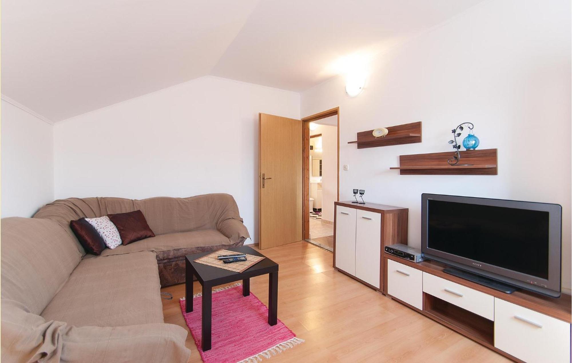 Lovely Apartment In Rovinj With Kitchen Exteriör bild