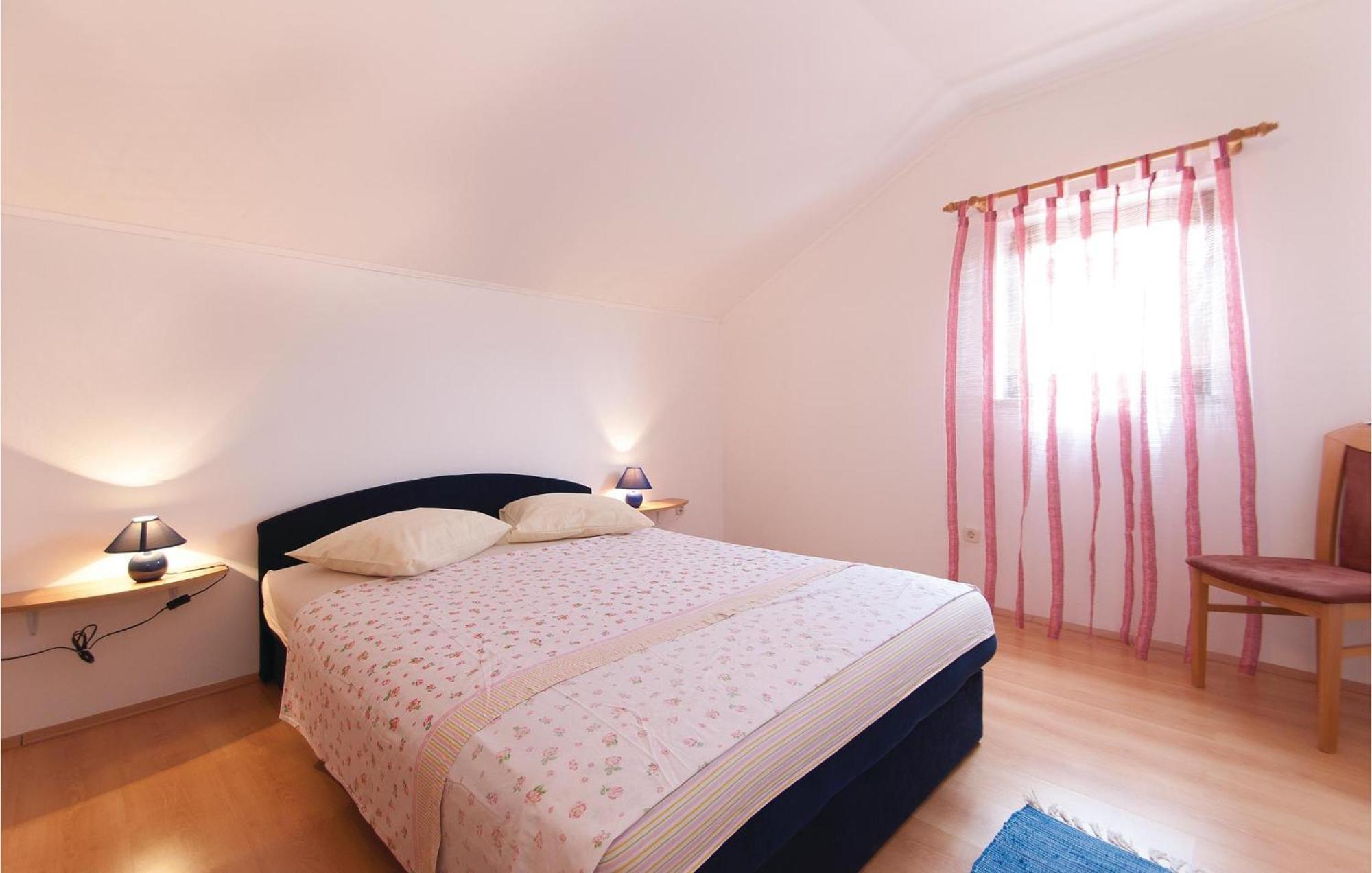 Lovely Apartment In Rovinj With Kitchen Exteriör bild