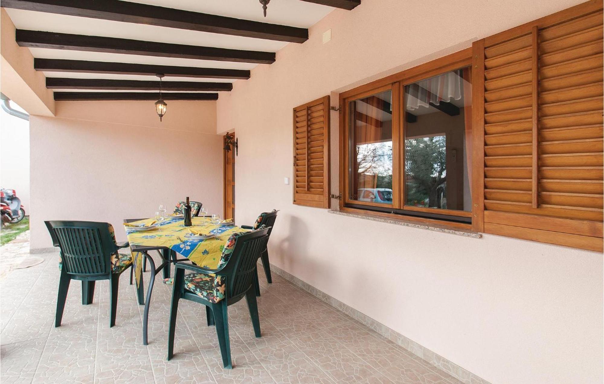 Lovely Apartment In Rovinj With Kitchen Exteriör bild