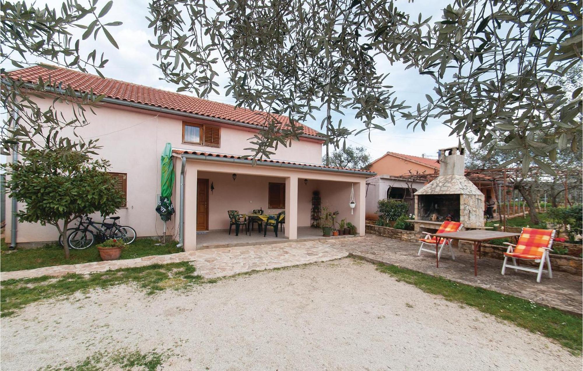 Lovely Apartment In Rovinj With Kitchen Exteriör bild