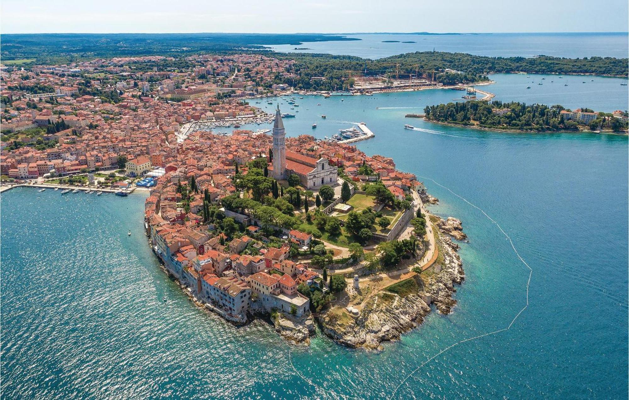 Lovely Apartment In Rovinj With Kitchen Exteriör bild