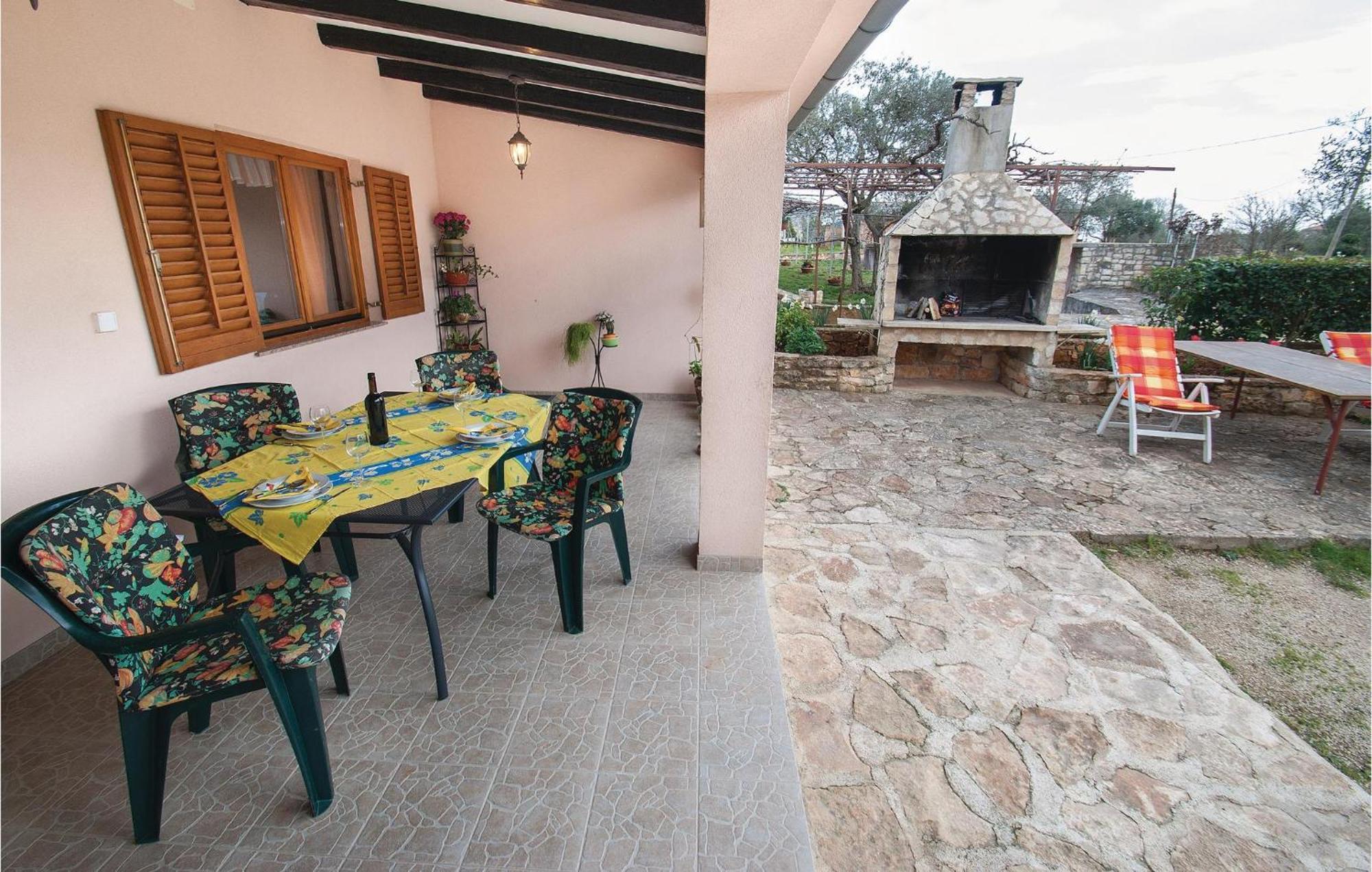 Lovely Apartment In Rovinj With Kitchen Exteriör bild