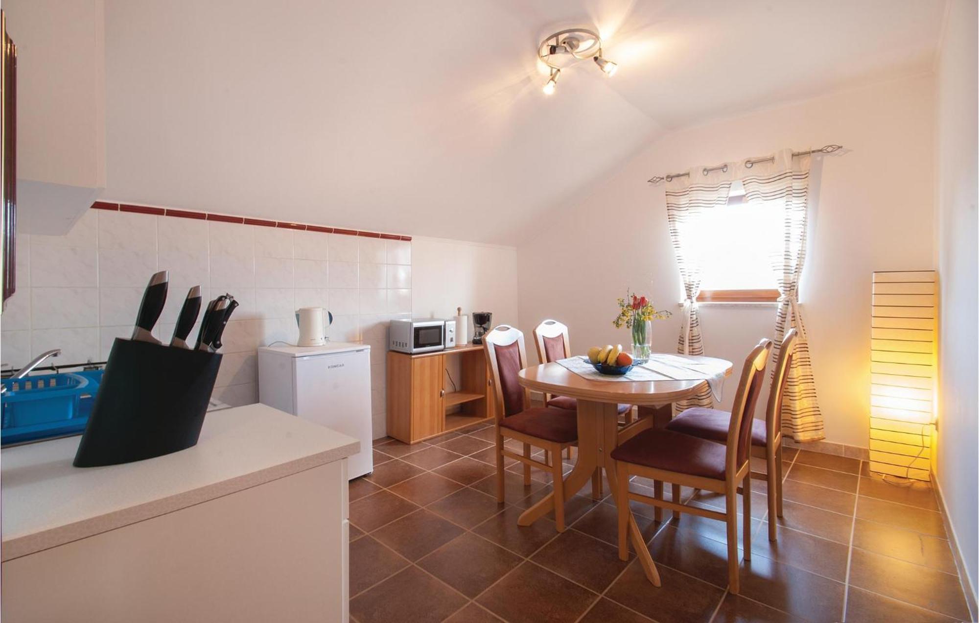 Lovely Apartment In Rovinj With Kitchen Exteriör bild