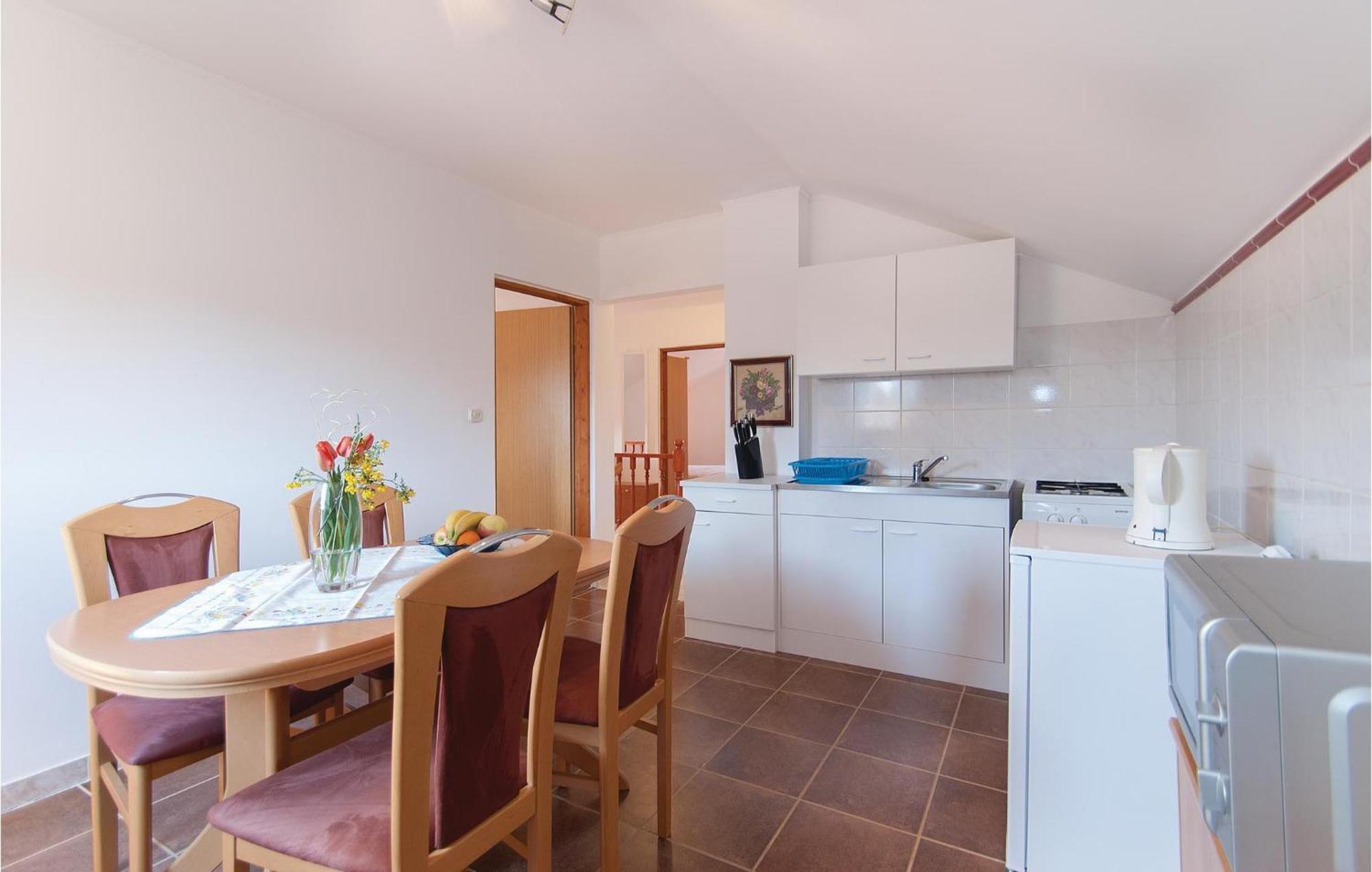 Lovely Apartment In Rovinj With Kitchen Exteriör bild