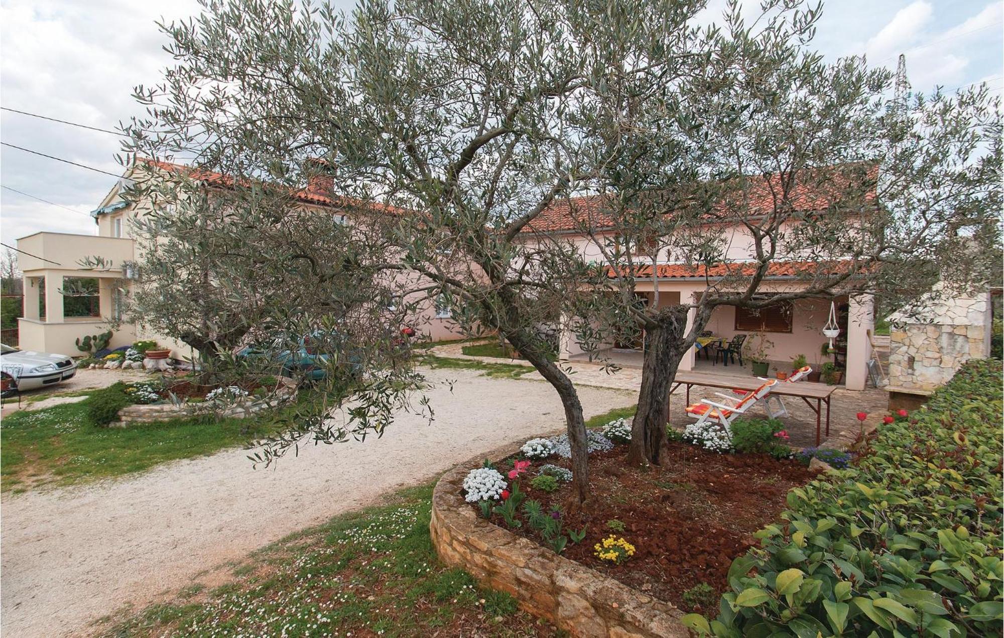 Lovely Apartment In Rovinj With Kitchen Exteriör bild